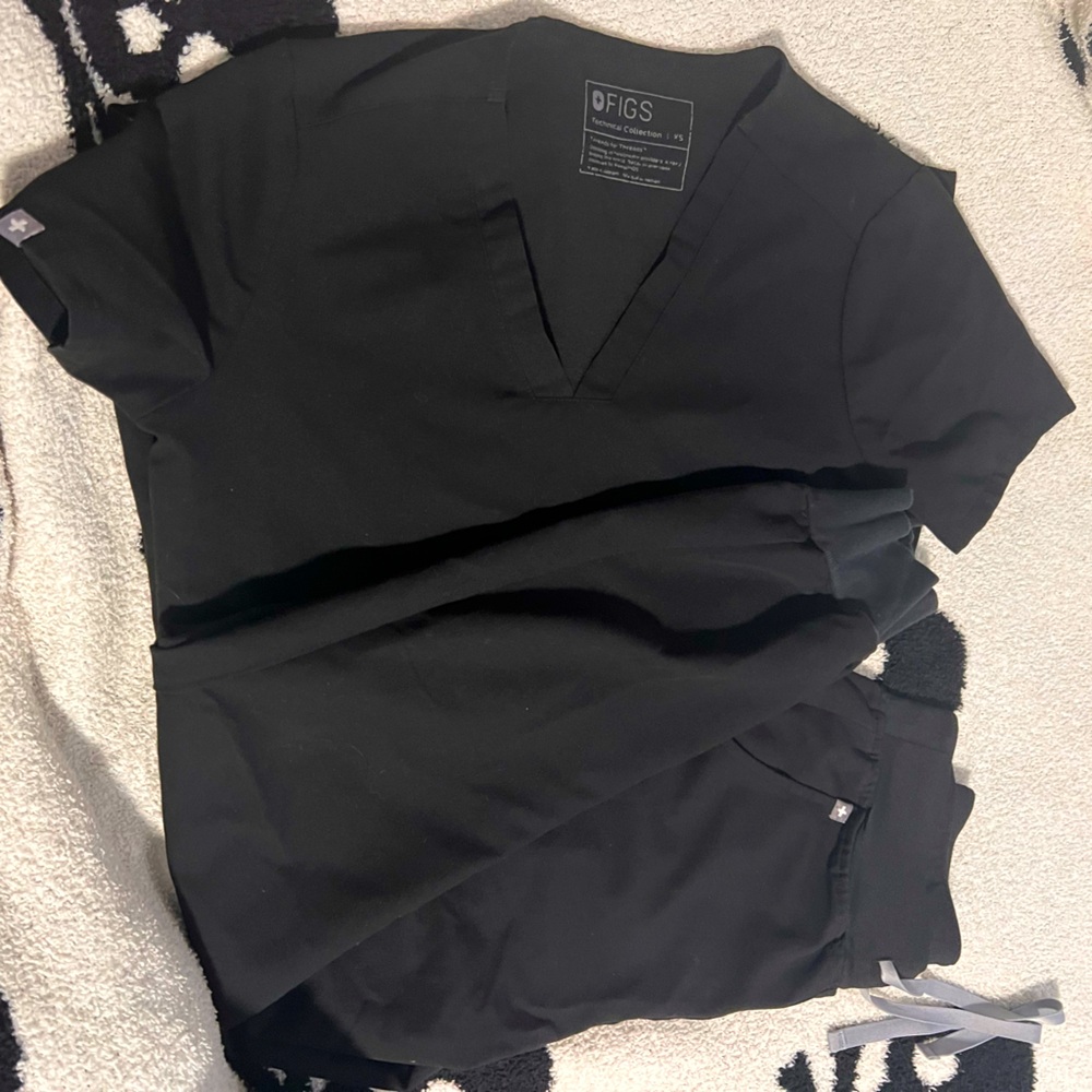 SOLD Black Figs xs Casma top/xs Zamora jogger pant